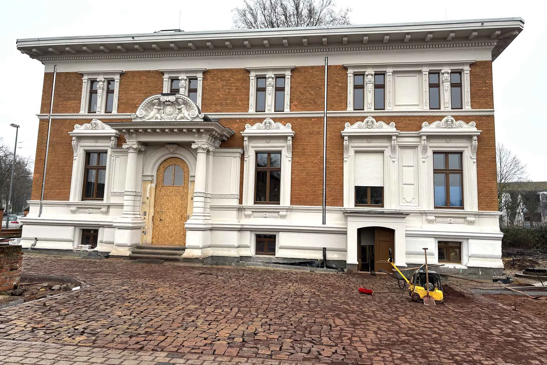 Franke Stuck und Putz GmbH - Wir geben Ihrem Haus das Gesicht. - Stuck & Putz vom Meisterbetrieb. - Referenzen - Magdeburg Sieverstorstraße